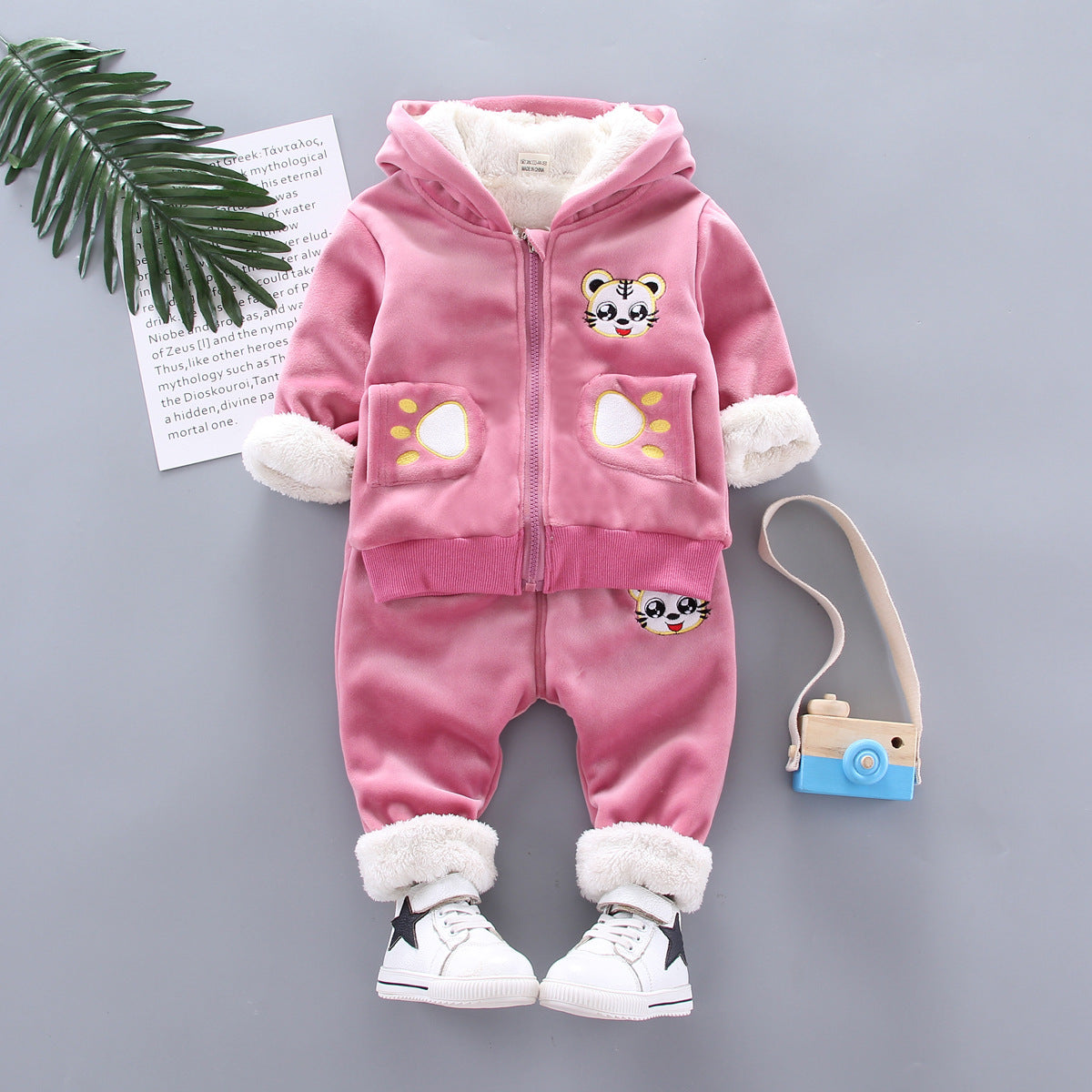 Children's clothing sports suit